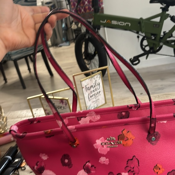 Coach - Picture 2 of 6